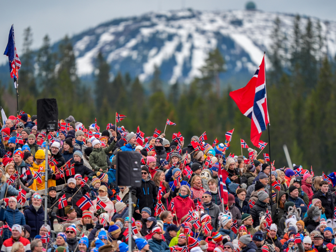 Folkefest i Granåsen under ski-VM. Foto: Terje Pedersen / NTB